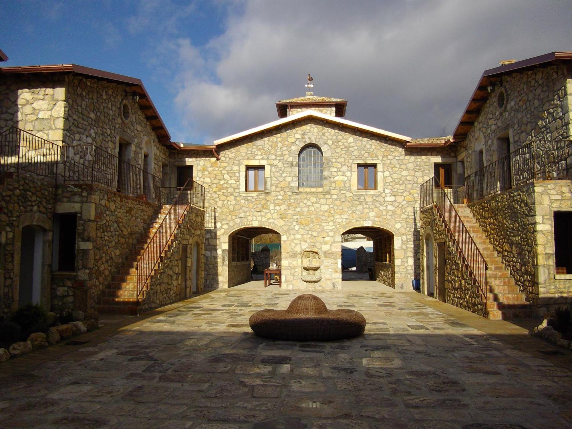 Hotel Il Feudo Dei Pierleoni Celano Dış mekan fotoğraf