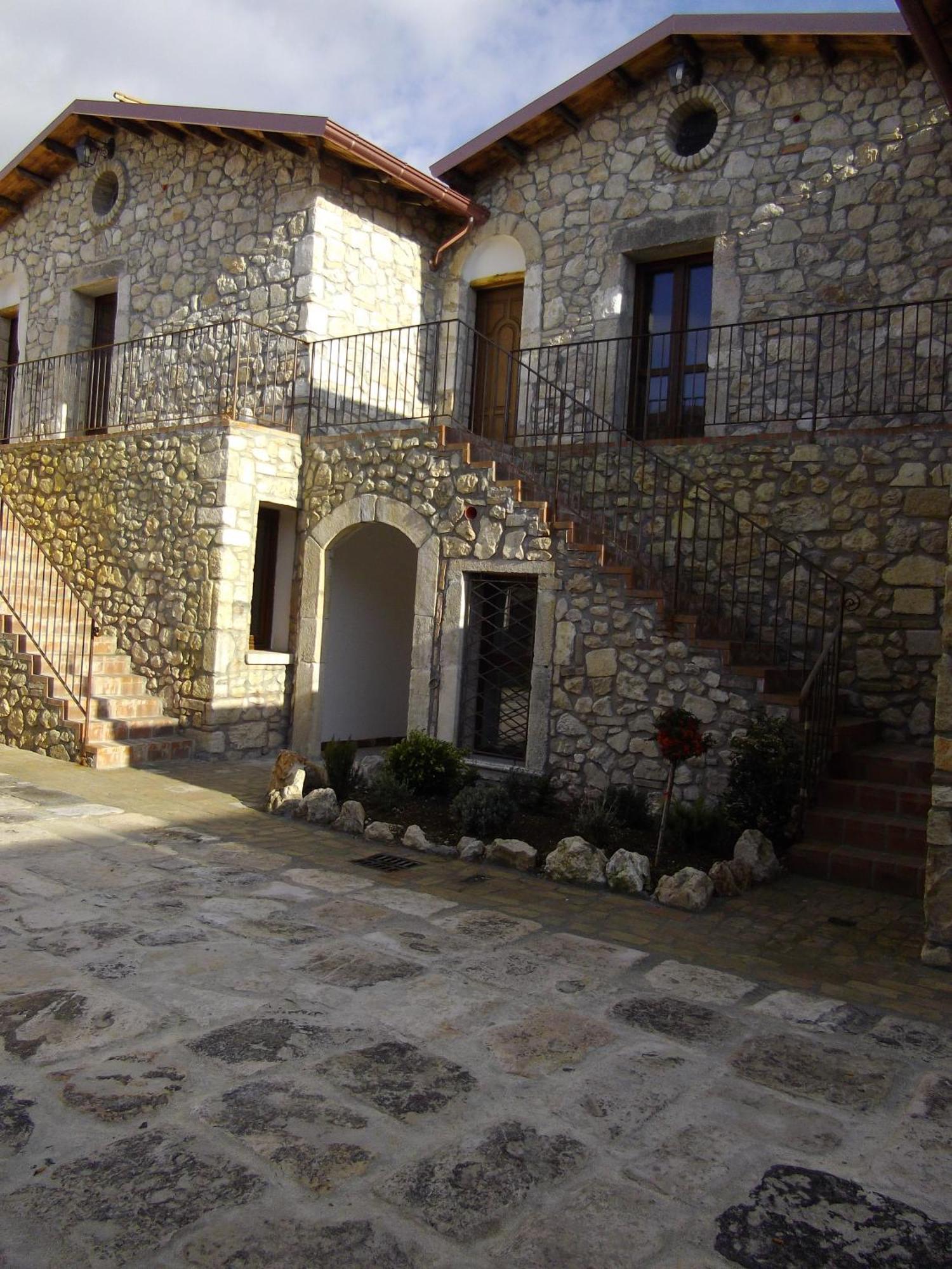 Hotel Il Feudo Dei Pierleoni Celano Dış mekan fotoğraf