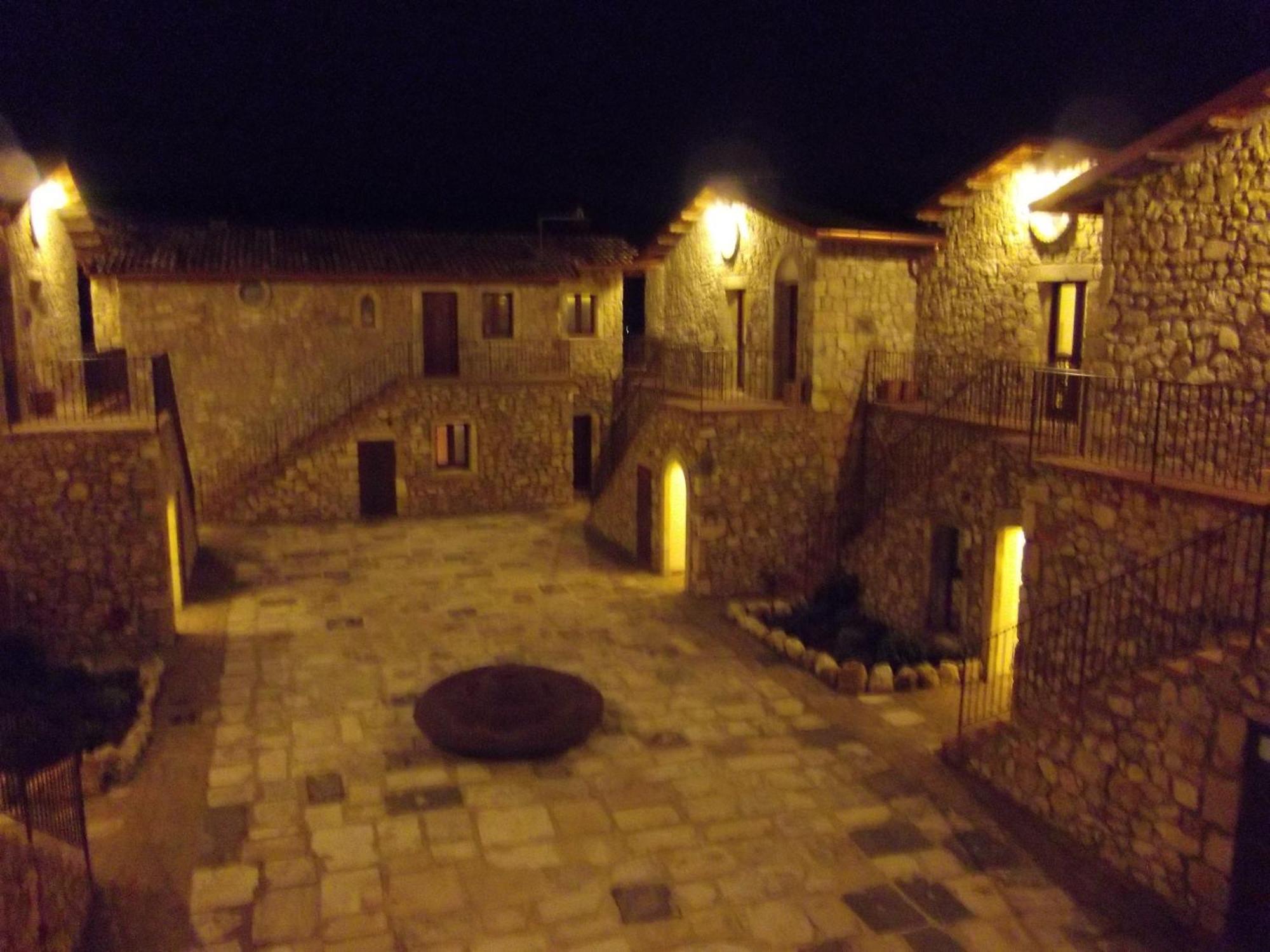 Hotel Il Feudo Dei Pierleoni Celano Dış mekan fotoğraf