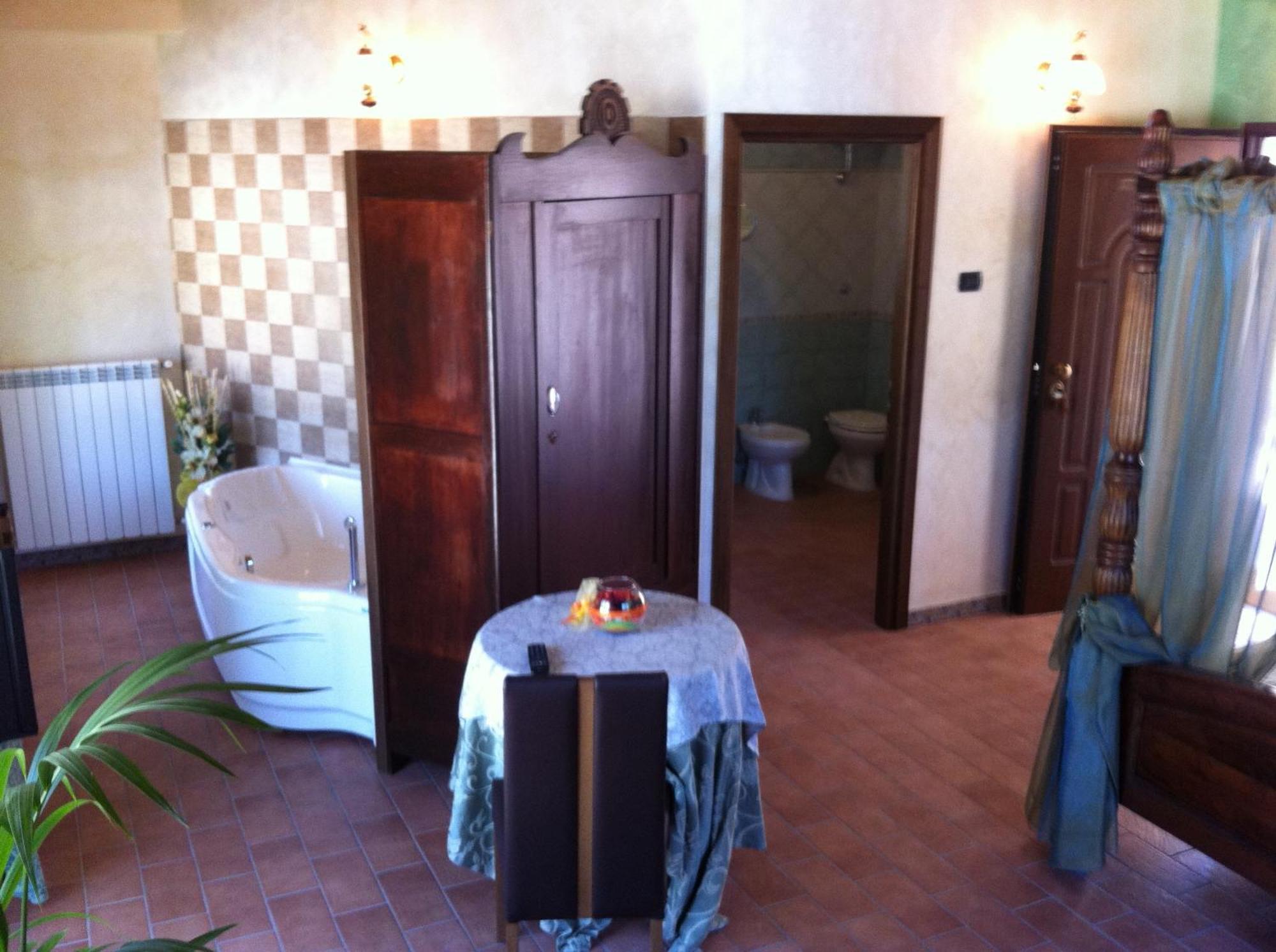 Hotel Il Feudo Dei Pierleoni Celano Oda fotoğraf