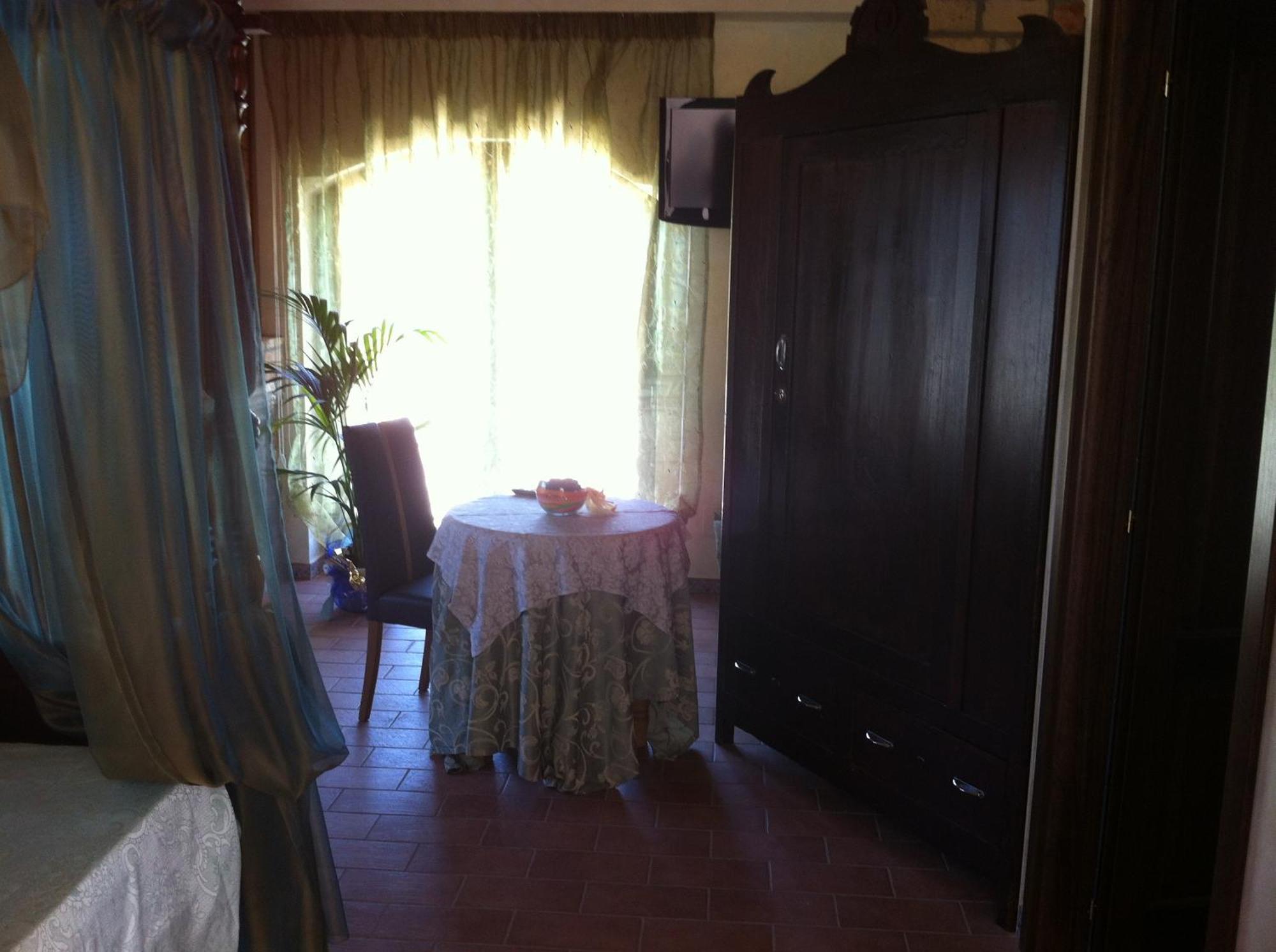 Hotel Il Feudo Dei Pierleoni Celano Oda fotoğraf