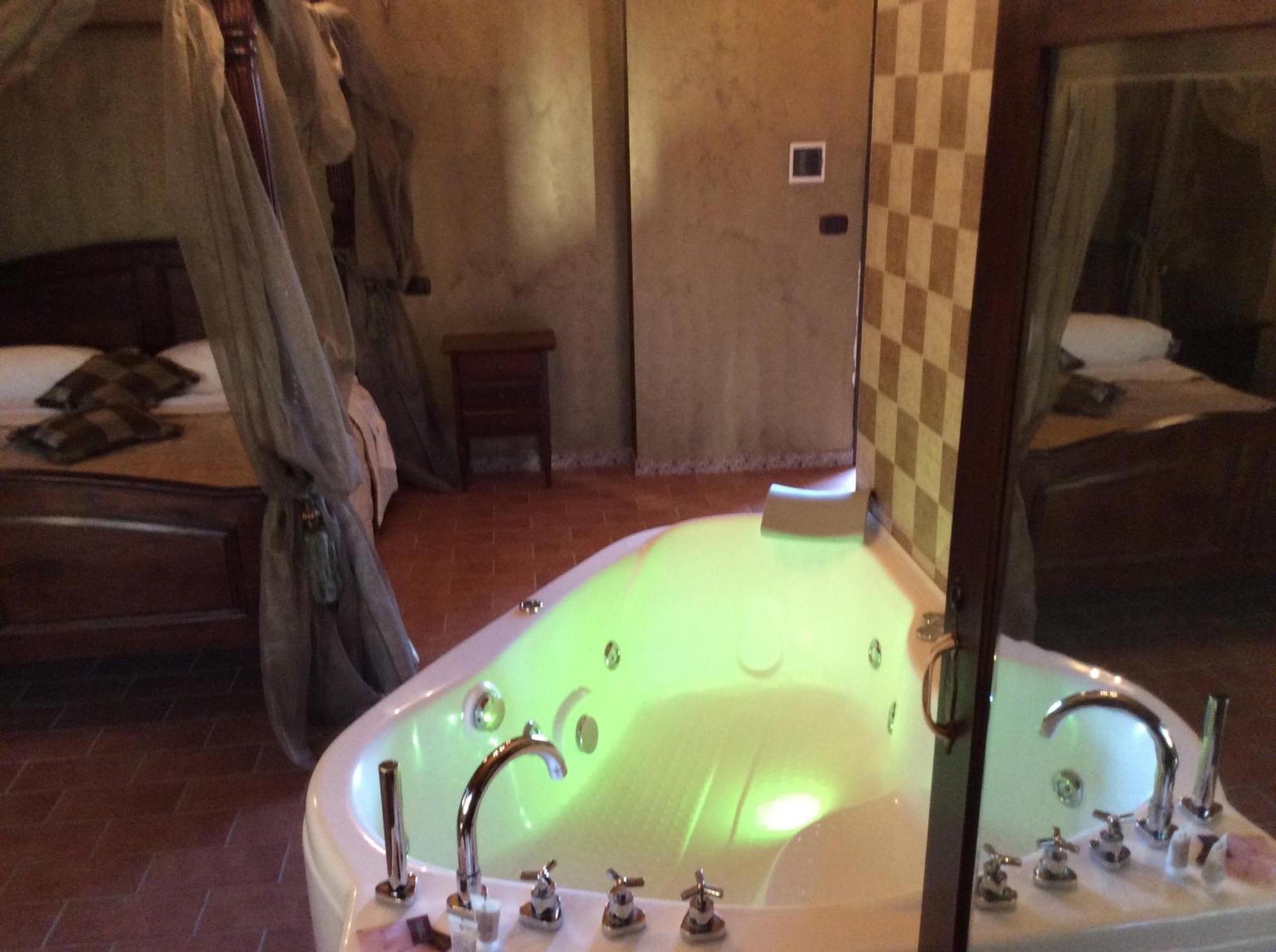Hotel Il Feudo Dei Pierleoni Celano Oda fotoğraf